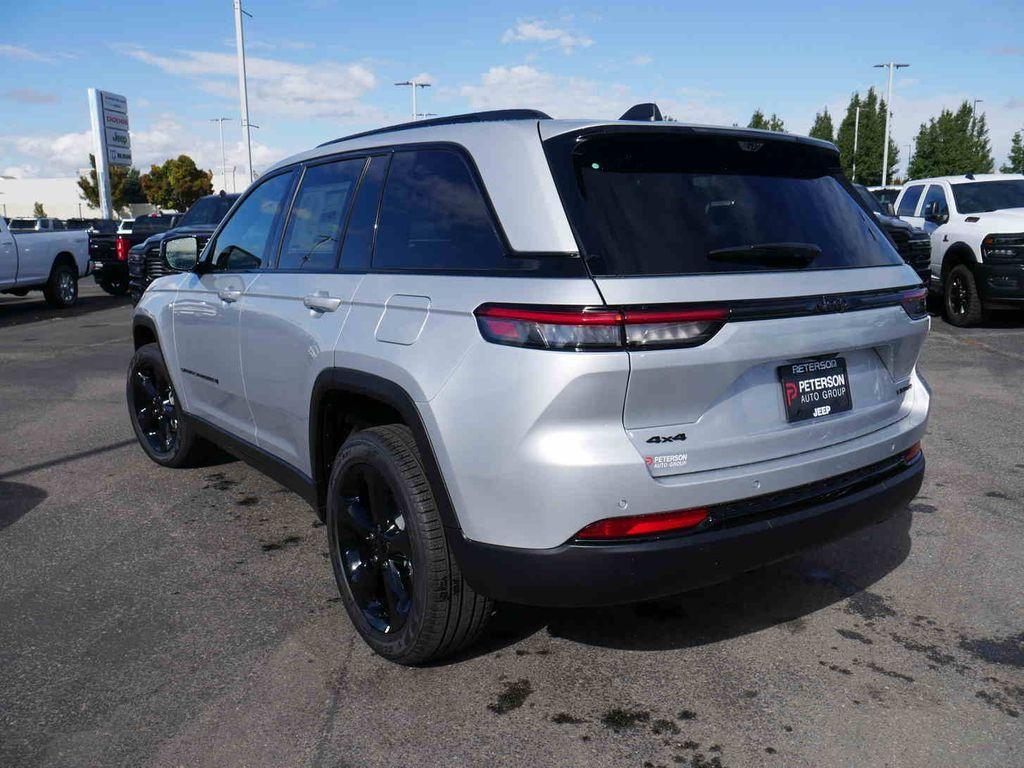 new 2025 Jeep Grand Cherokee car, priced at $52,090