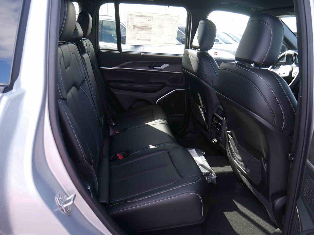 new 2025 Jeep Grand Cherokee car, priced at $52,090