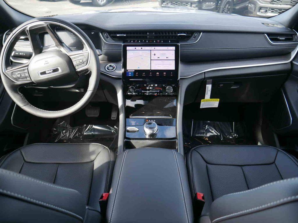 new 2025 Jeep Grand Cherokee car, priced at $52,090