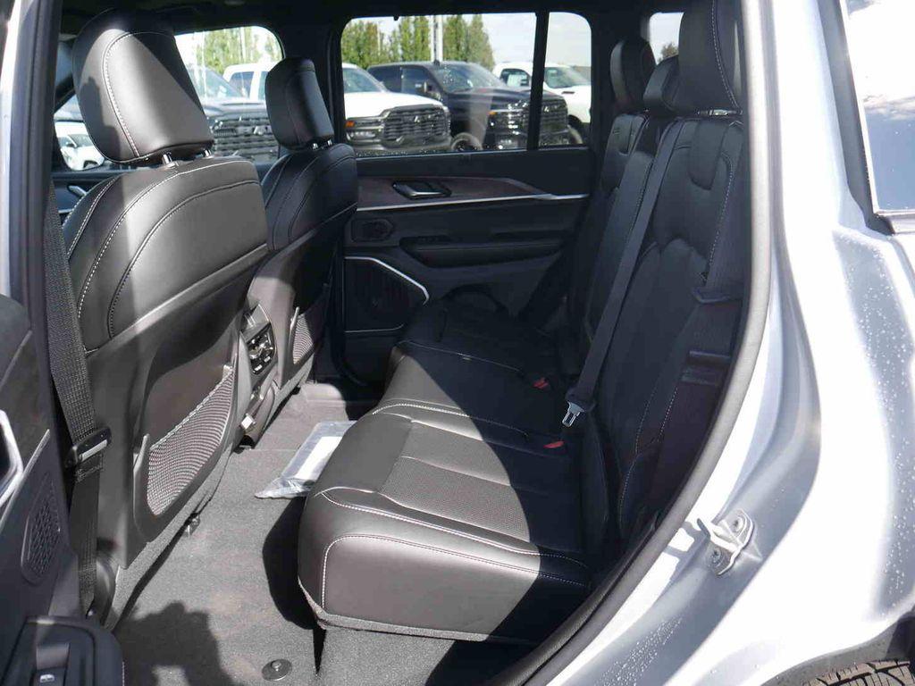 new 2025 Jeep Grand Cherokee car, priced at $52,090