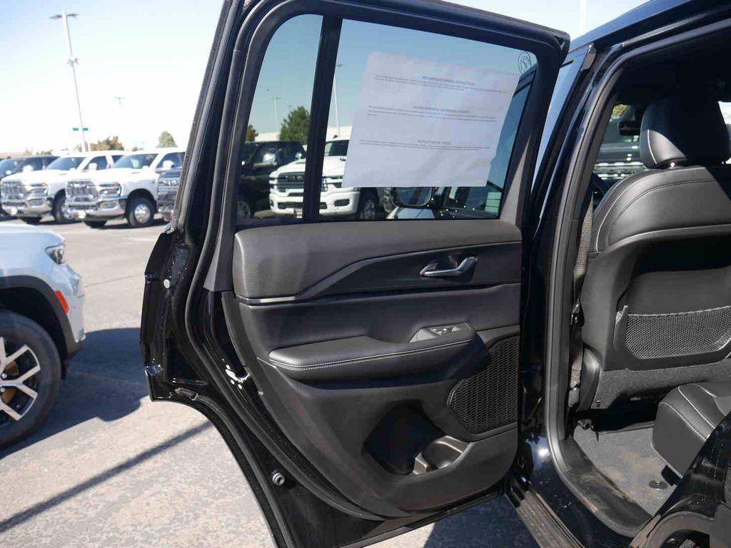 new 2025 Jeep Grand Cherokee car, priced at $42,664