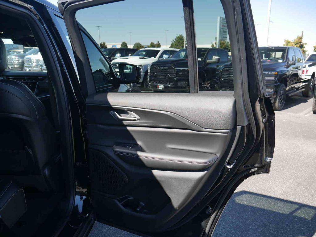 new 2025 Jeep Grand Cherokee car, priced at $42,664