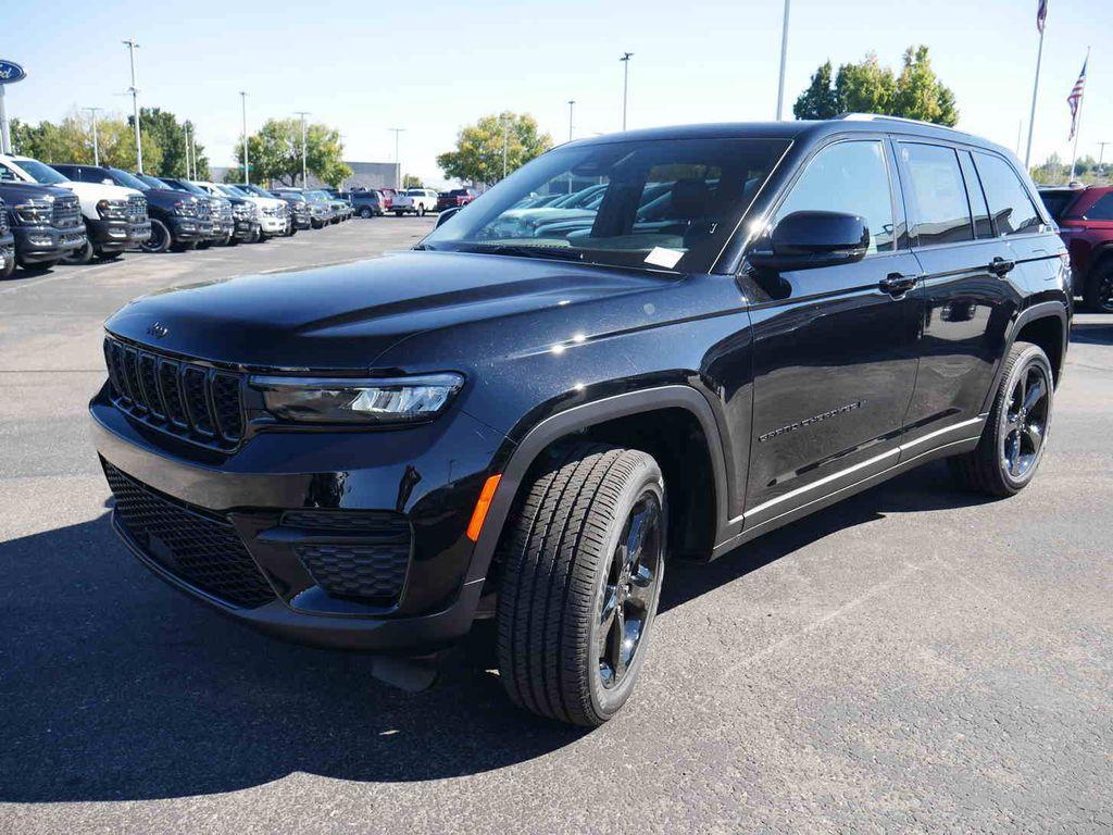 new 2025 Jeep Grand Cherokee car, priced at $42,664