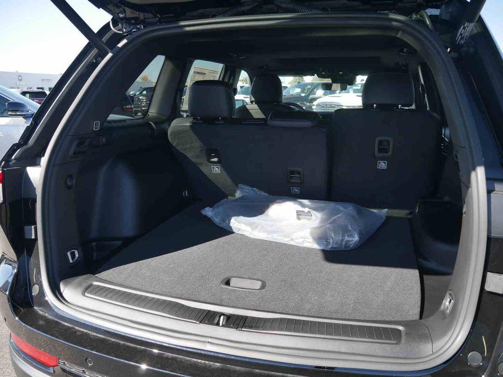 new 2025 Jeep Grand Cherokee car, priced at $42,664