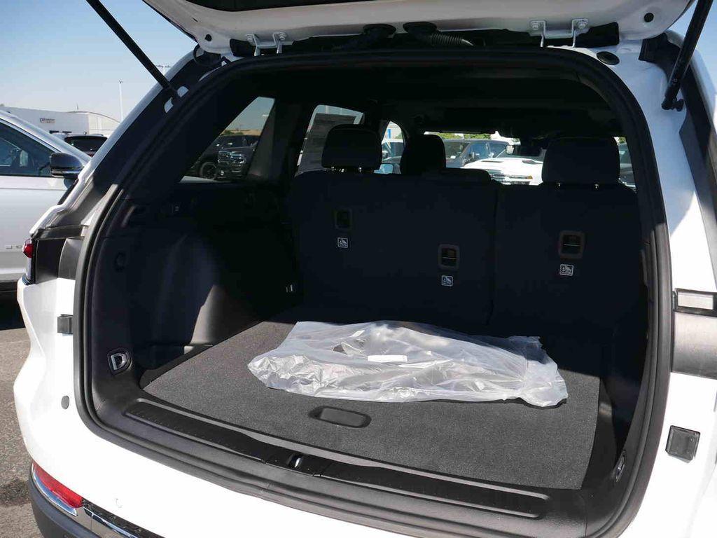 new 2025 Jeep Grand Cherokee car, priced at $35,605