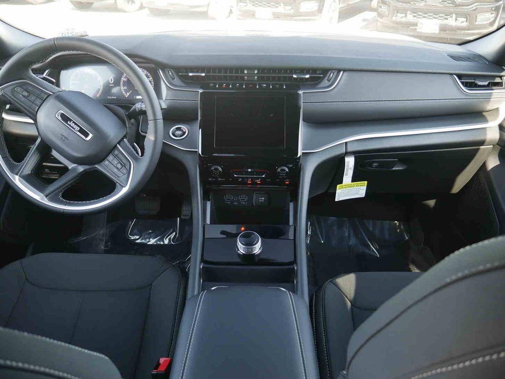 new 2025 Jeep Grand Cherokee car, priced at $35,605