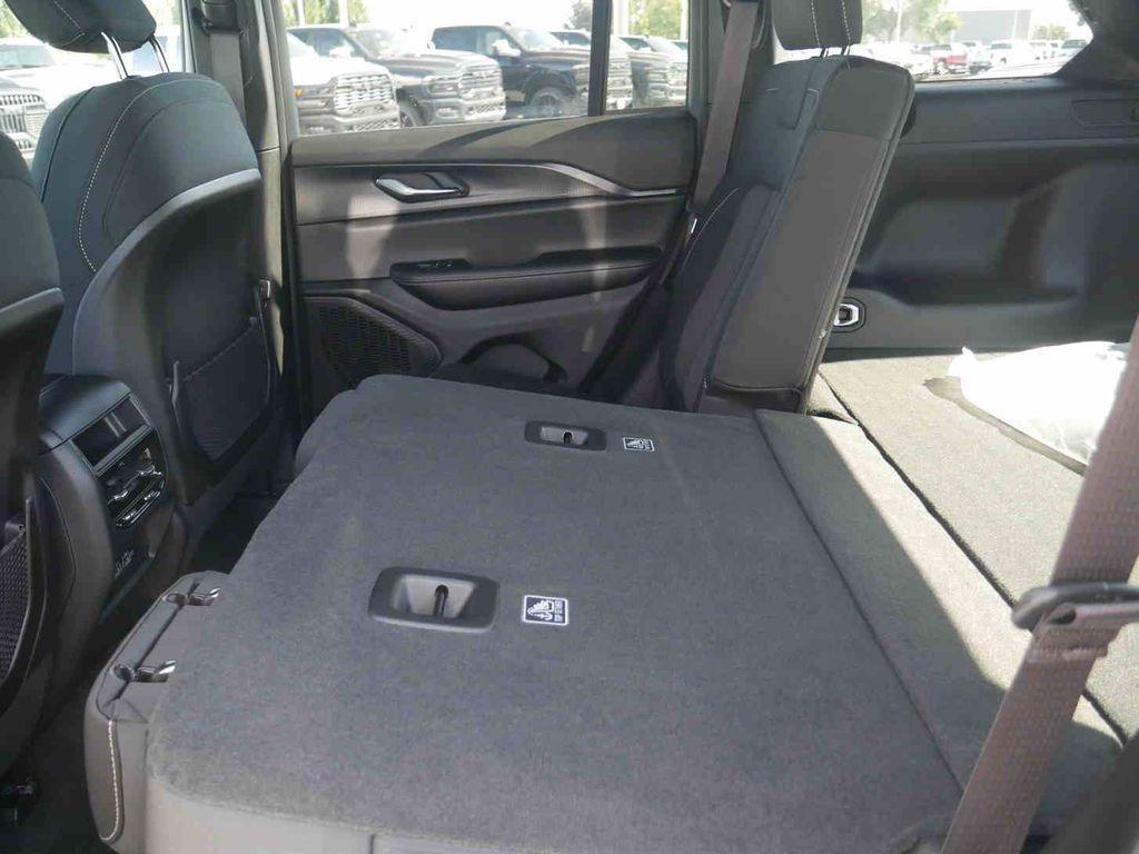 new 2025 Jeep Grand Cherokee car, priced at $35,605