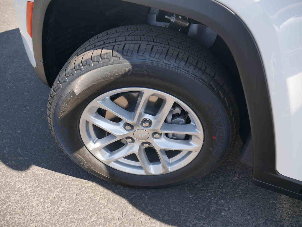 new 2025 Jeep Grand Cherokee car, priced at $35,605