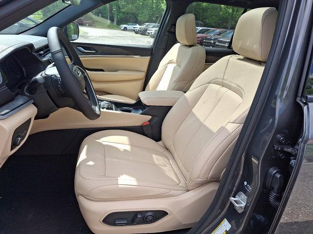 new 2025 Jeep Grand Cherokee car, priced at $50,010