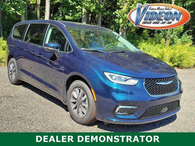 new 2023 Chrysler Pacifica Hybrid car, priced at $52,544