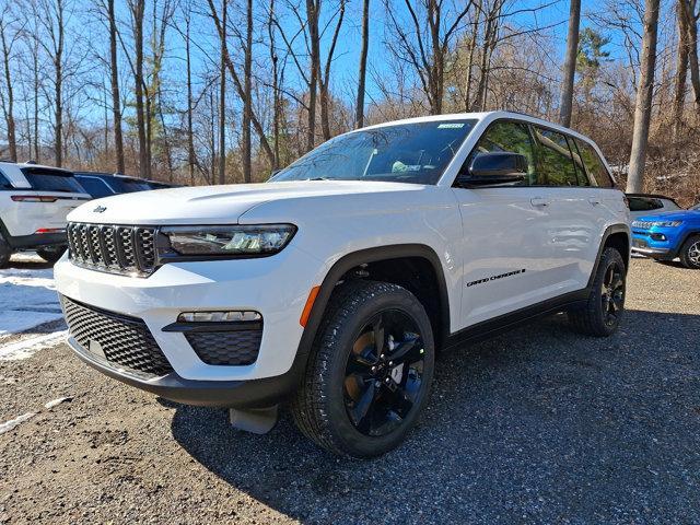 new 2025 Jeep Grand Cherokee car, priced at $51,940