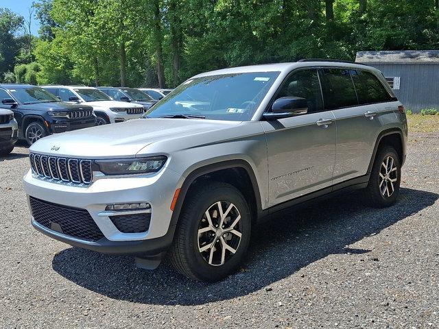 new 2025 Jeep Grand Cherokee car, priced at $50,010