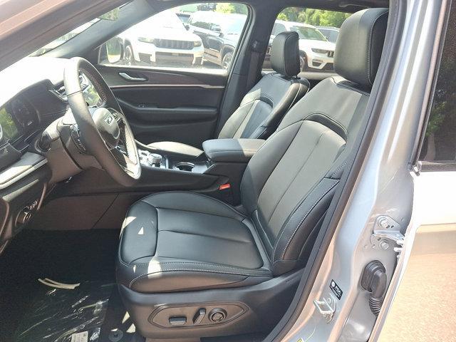new 2025 Jeep Grand Cherokee car, priced at $50,010