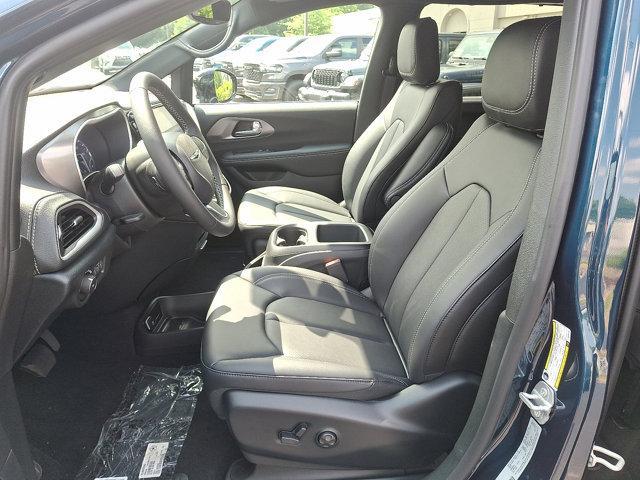 new 2025 Chrysler Pacifica car, priced at $44,940