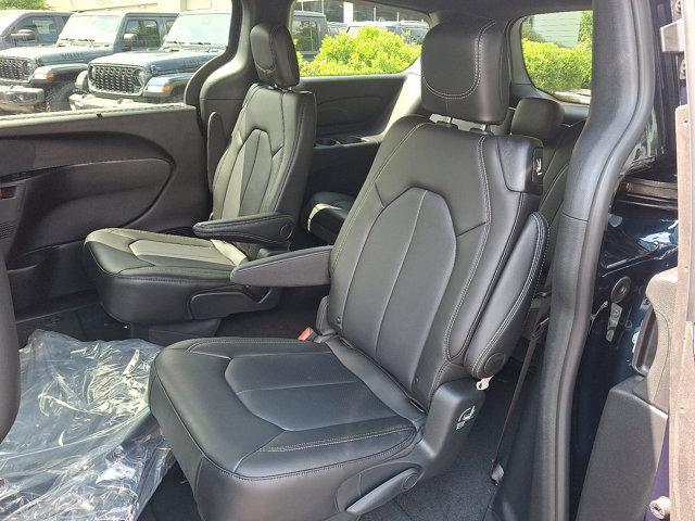 new 2025 Chrysler Pacifica car, priced at $44,940