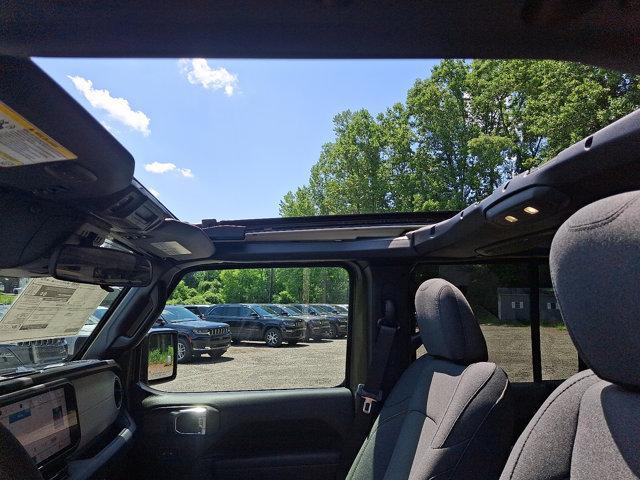 new 2025 Jeep Wrangler car, priced at $52,270