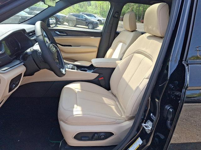 new 2025 Jeep Grand Cherokee car, priced at $50,010