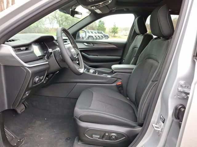 new 2025 Jeep Grand Cherokee car, priced at $44,170