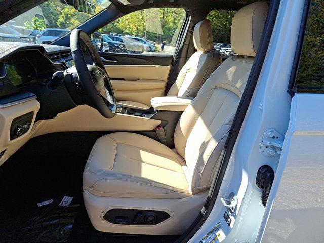 new 2025 Jeep Grand Cherokee car, priced at $50,410