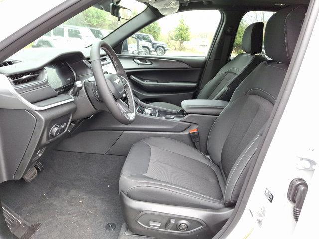 new 2025 Jeep Grand Cherokee car, priced at $43,575
