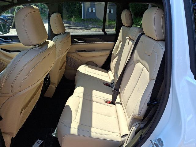 new 2025 Jeep Grand Cherokee car, priced at $49,415