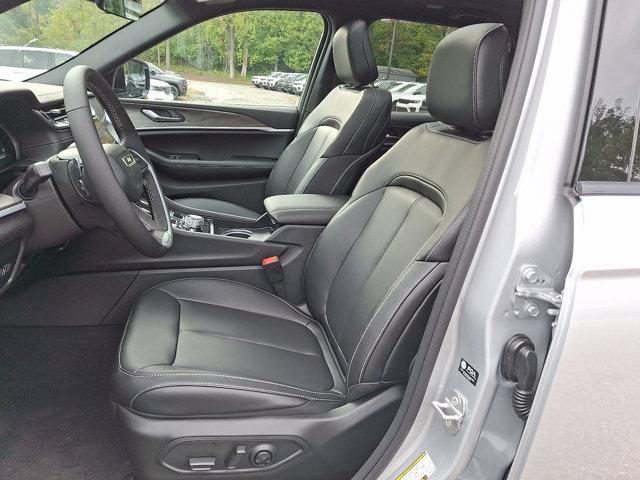 new 2025 Jeep Grand Cherokee car, priced at $50,010