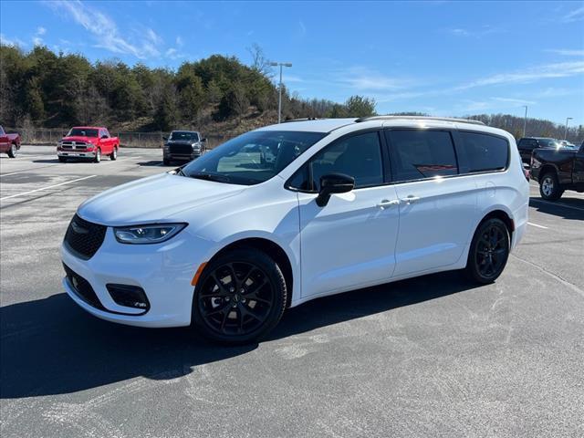 new 2024 Chrysler Pacifica car, priced at $38,264