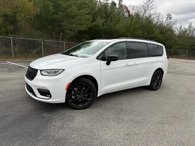 used 2023 Chrysler Pacifica car, priced at $37,787