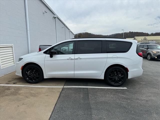 used 2023 Chrysler Pacifica car, priced at $41,125