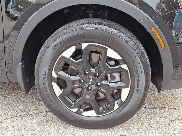 used 2025 Kia Sorento car, priced at $31,999