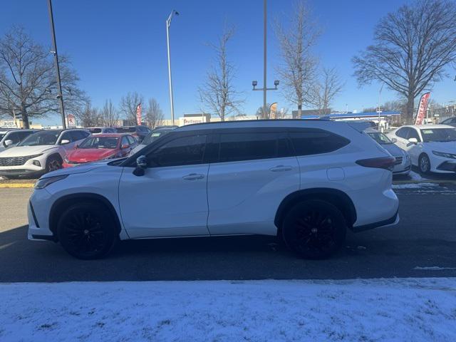 used 2023 Toyota Highlander car, priced at $39,250