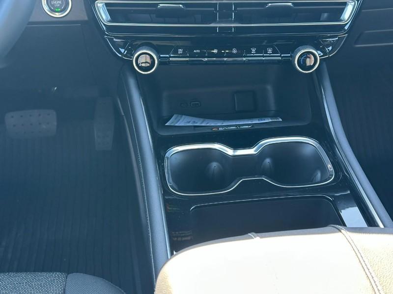 new 2026 Chevrolet Traverse car, priced at $43,095