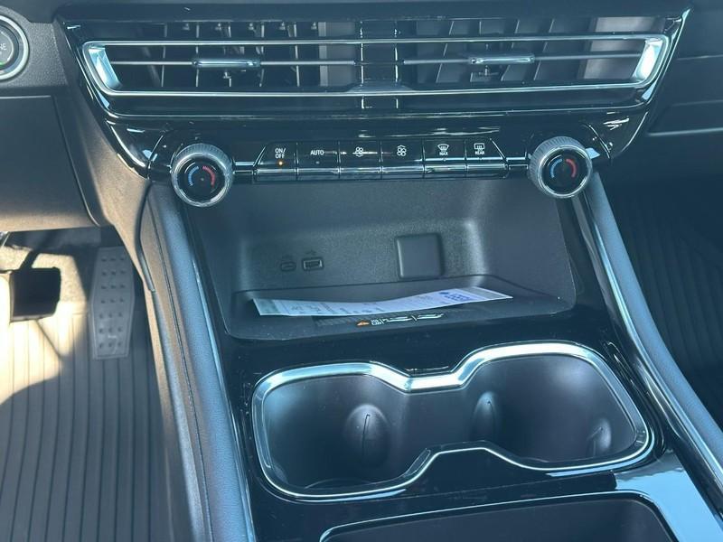 new 2026 Chevrolet Traverse car, priced at $43,880