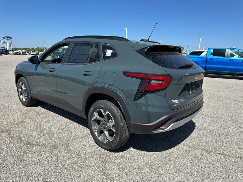 new 2025 Chevrolet Trax car, priced at $24,135