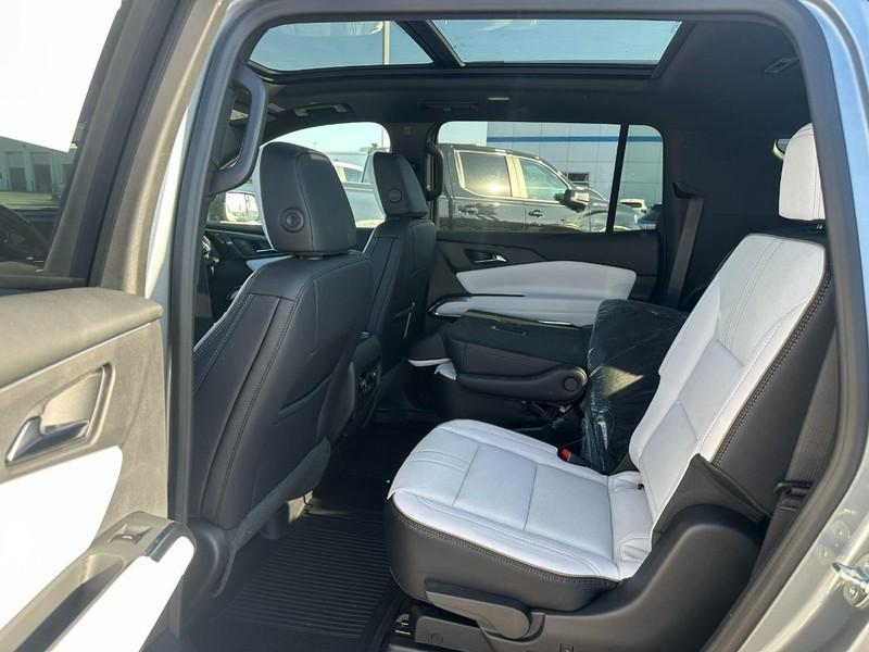 new 2026 Chevrolet Traverse car, priced at $55,170