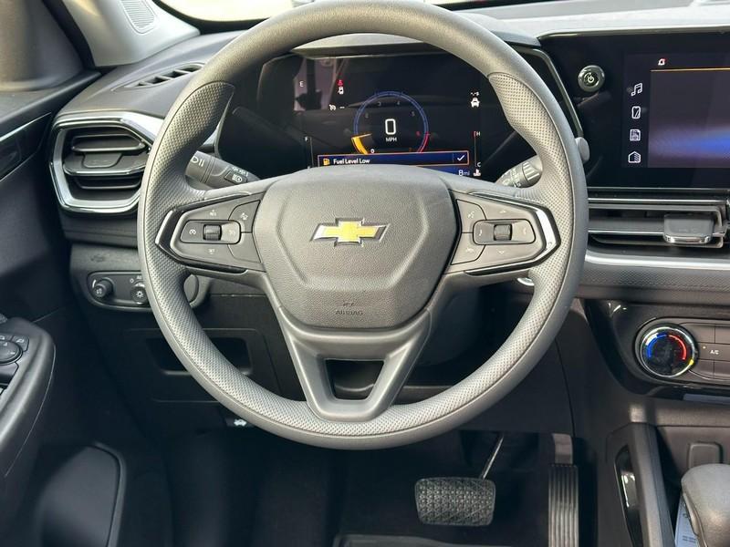 new 2025 Chevrolet TrailBlazer car, priced at $23,822