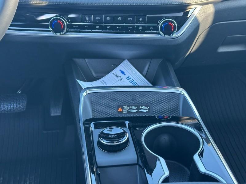 new 2026 Chevrolet Equinox car, priced at $31,900