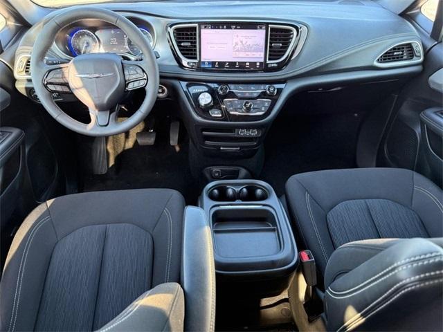 used 2024 Chrysler Pacifica car, priced at $37,444