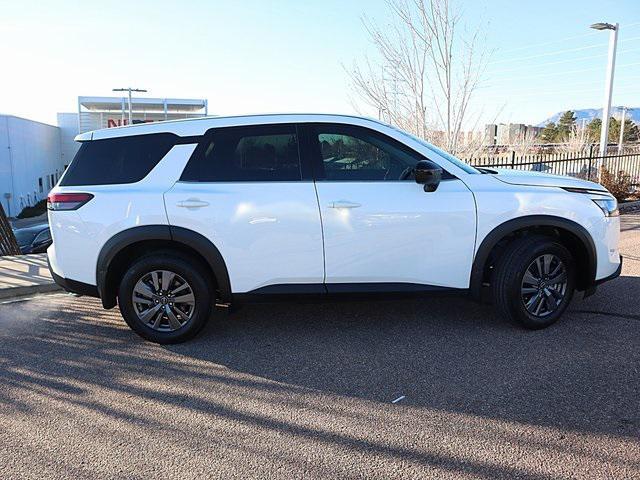 new 2025 Nissan Pathfinder car, priced at $41,365