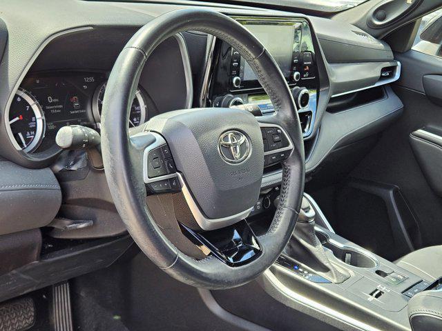 used 2022 Toyota Highlander car, priced at $37,495