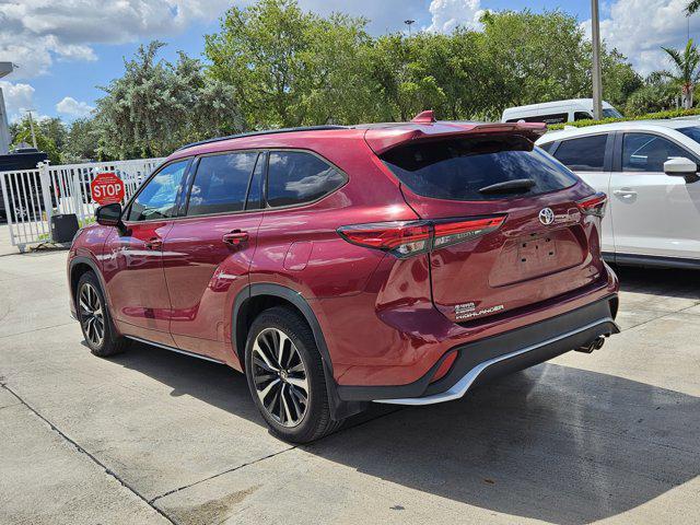 used 2022 Toyota Highlander car, priced at $37,495