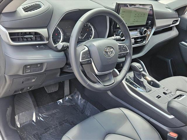 used 2024 Toyota Highlander car, priced at $42,995