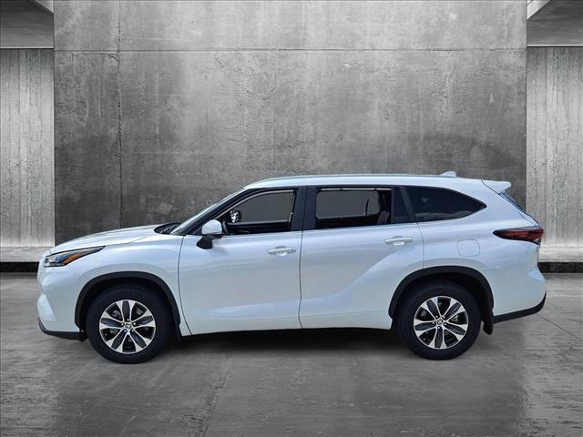 used 2024 Toyota Highlander car, priced at $42,995