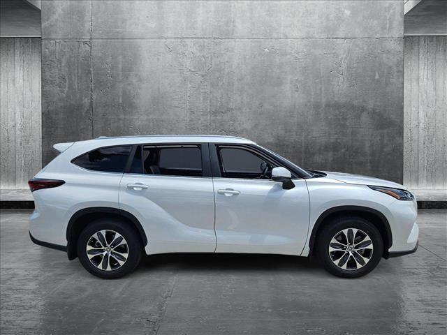 used 2024 Toyota Highlander car, priced at $42,995