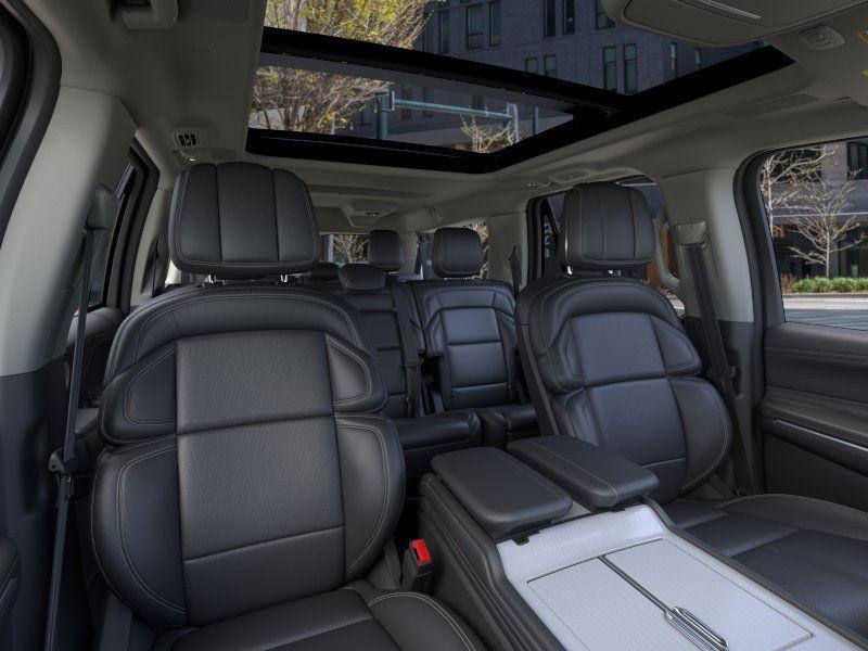 new 2025 Lincoln Navigator car, priced at $105,925