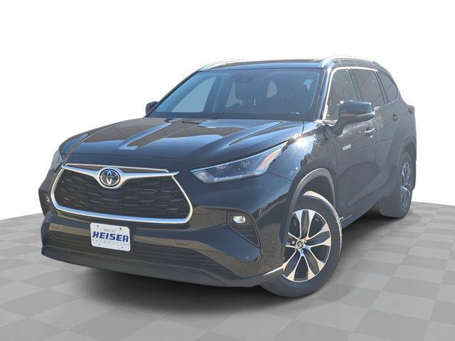 used 2021 Toyota Highlander Hybrid car, priced at $33,982