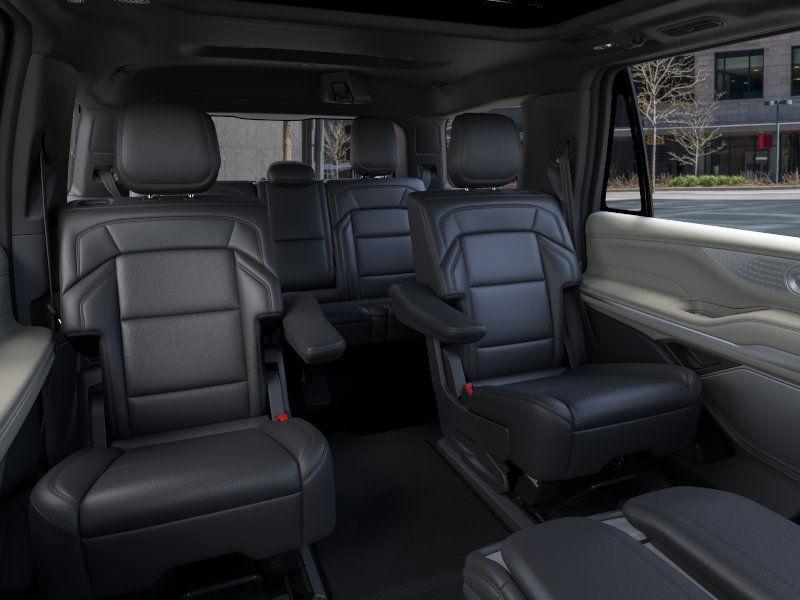 new 2025 Lincoln Navigator car, priced at $106,310