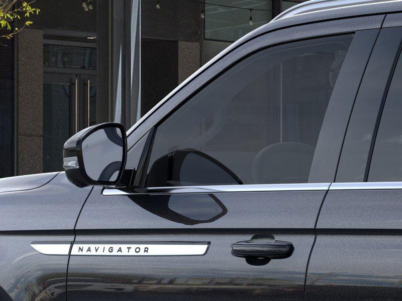 new 2025 Lincoln Navigator car, priced at $105,690