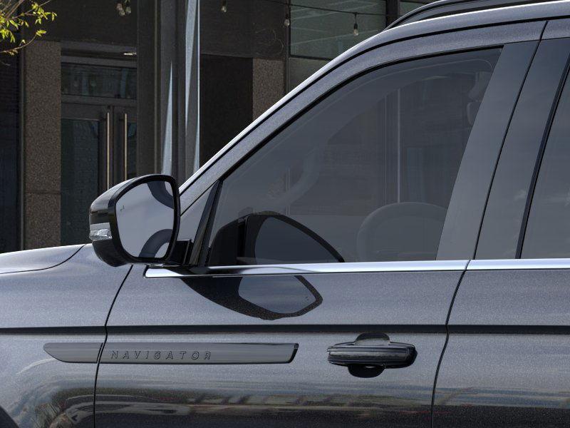 new 2025 Lincoln Navigator car, priced at $105,690