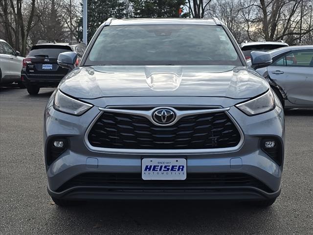 used 2022 Toyota Highlander car, priced at $36,416